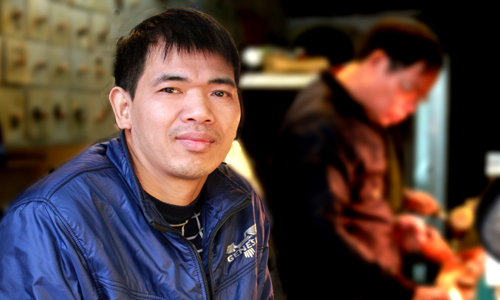 Trúng số bạc tỷ, anh thợ khóa vẫn dậy 5h sáng đi làm mỗi ngày