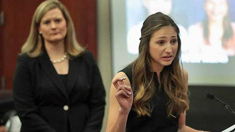 Đau đớn phiên xử quái vật lạm dụng tình dục hơn 100 vận động viên Mỹ