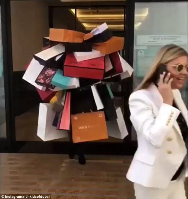 Giới siêu giàu tích cực hưởng ứng tinh thần ‘tháng giêng là tháng ăn chơi’