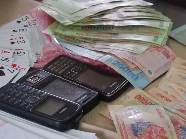 Triệt phá ổ cờ bạc bằng lô đề lên tới gần 50 tỷ đồng do quý bà cầm đầu