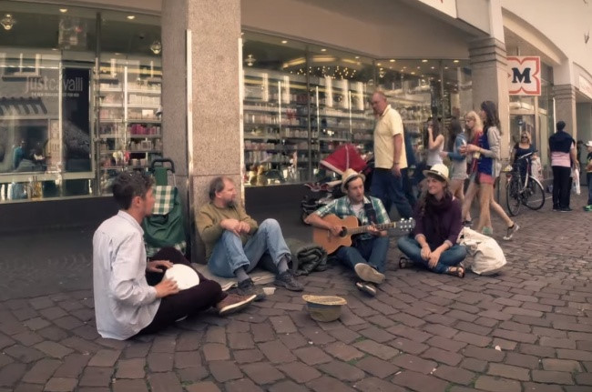 12 khoảnh khắc chứng minh cuộc sống còn nhiều người tốt