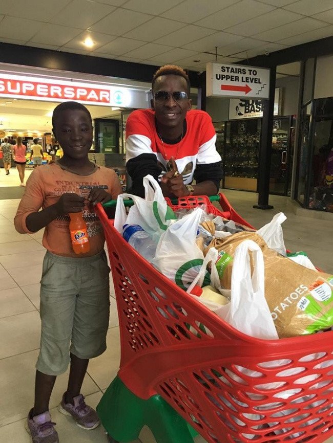 12 khoảnh khắc chứng minh cuộc sống còn nhiều người tốt