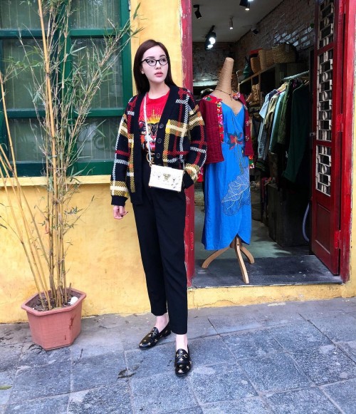 Phạm Hương, Kỳ Duyên đã cất giày cao vời vợi vào tủ… để tậu mốt giày Selena Gomez mê mẩn