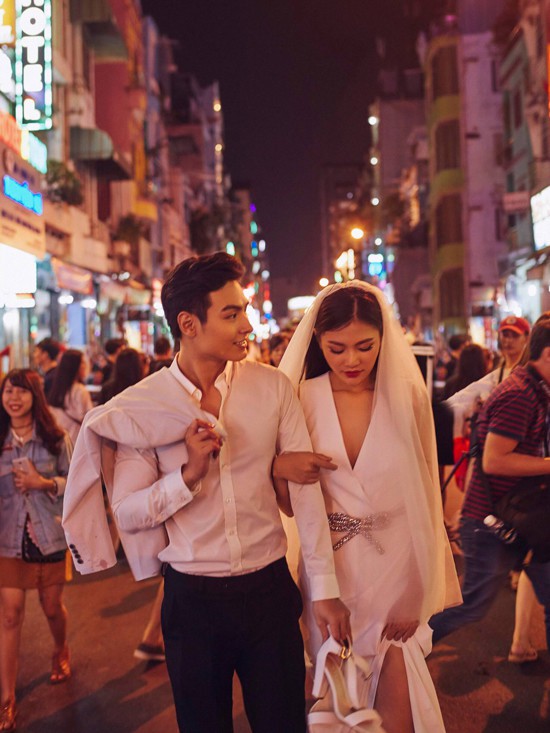 Không chỉ có Trường Giang và Nhã Phương, showbiz Việt cũng từng chứng kiến nhiều màn cầu hôn công khai cực lãng mạn!