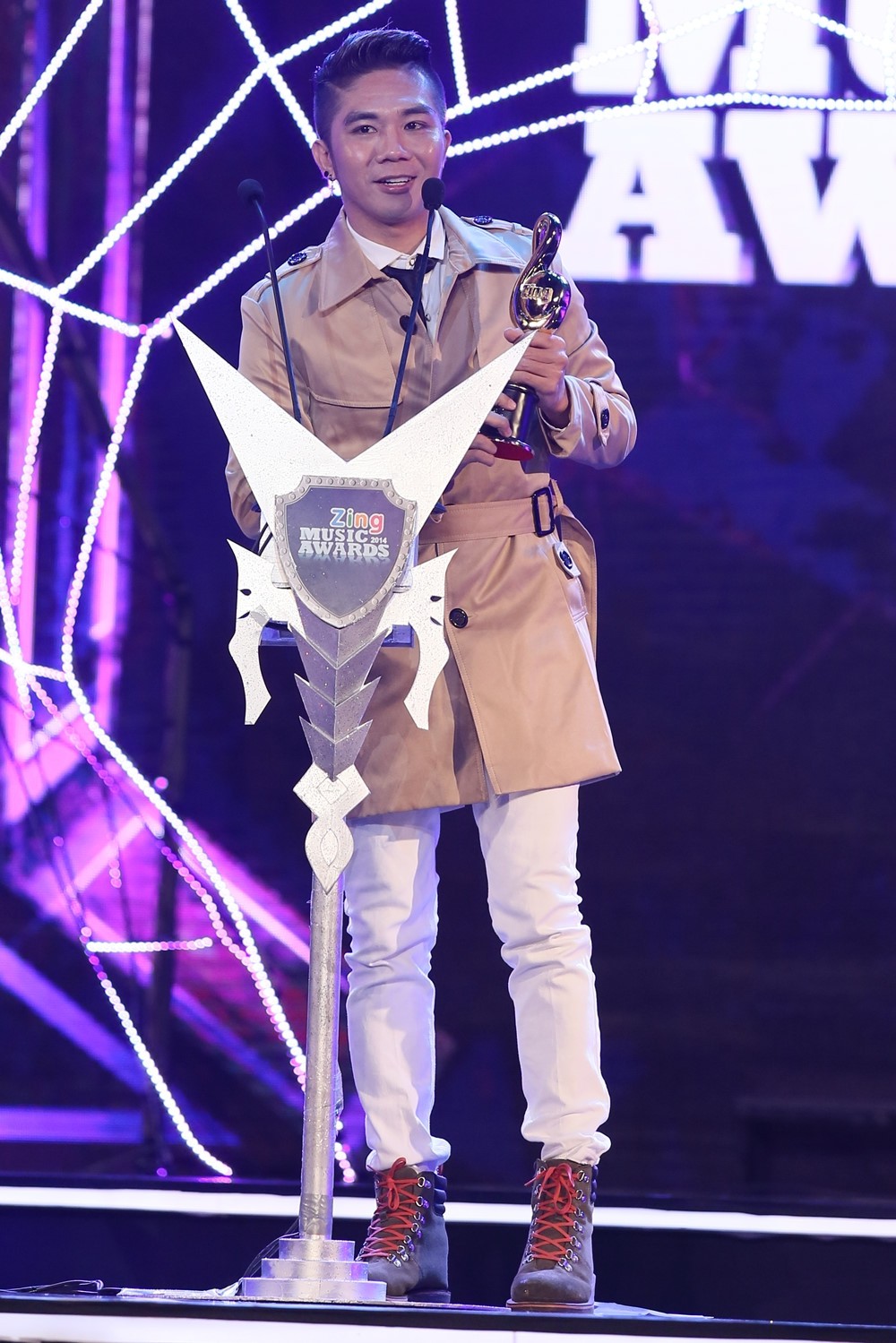 Không chỉ có Trường Giang và Nhã Phương, showbiz Việt cũng từng chứng kiến nhiều màn cầu hôn công khai cực lãng mạn!