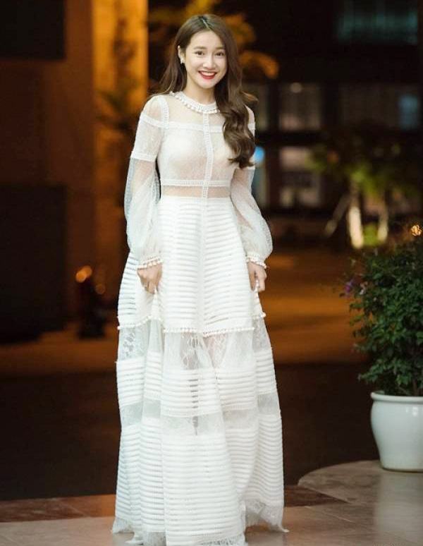Nhã Phương chuộng phong cách dịu dàng trên thảm đỏ
