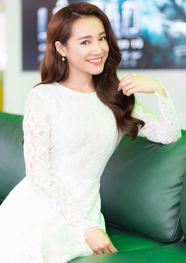 Nhã Phương chuộng phong cách dịu dàng trên thảm đỏ