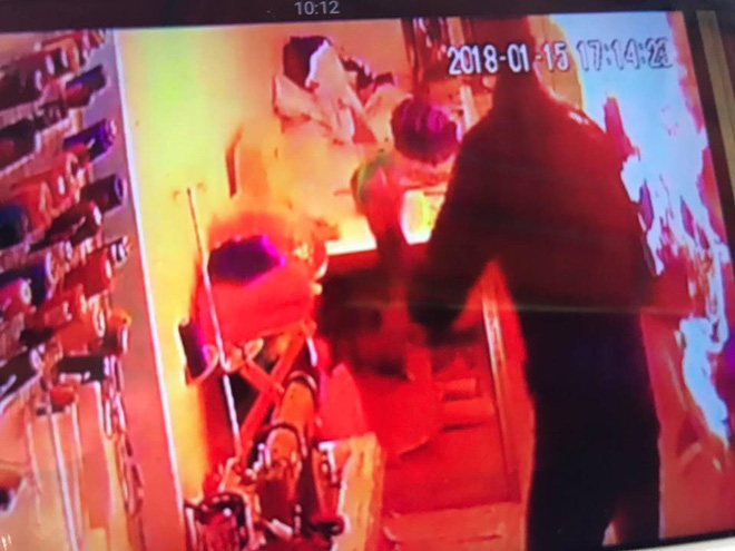Nhân chứng kể lại giây phút người phụ nữ bị trai Tây tẩm xăng đốt ở Hà Nội
