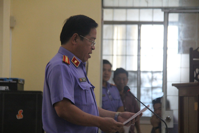 Vụ bé gái tự tử sau khi bị hiếp dâm: Bồi thường thiệt hại cho đứa bé bị xâm hại tự tử không bằng một chai rượu ngoại