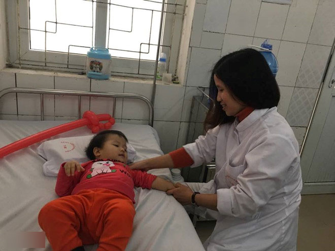 Con bại não vì mẹ lạm dụng vitamin D, canxi khi mang bầu