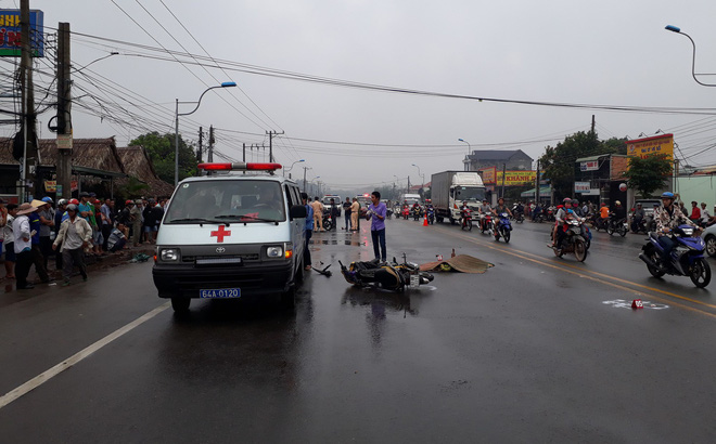 Cán nam thanh niên tử vong, tài xế xe tải nhanh chóng rồ ga rời khỏi hiện trường