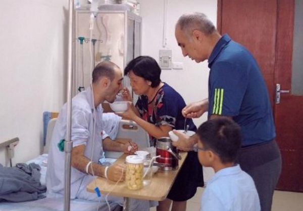 Bức thư tri ân Việt Nam của bố chàng trai Tây ung thư