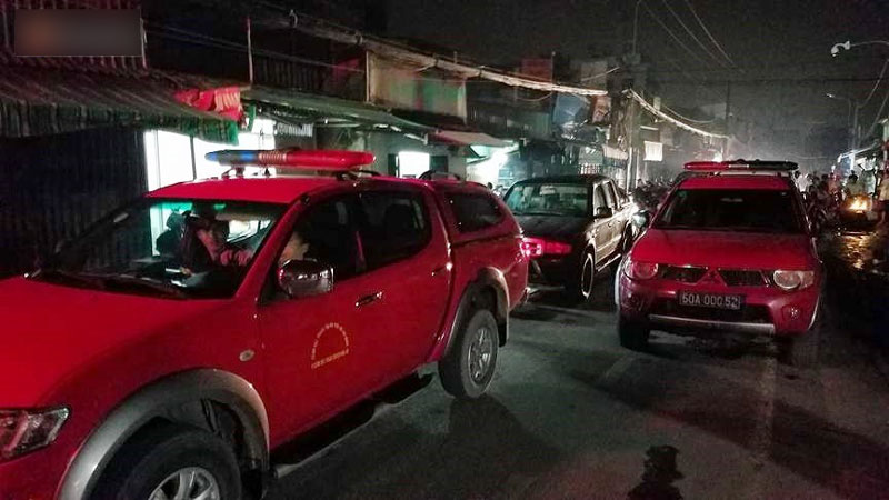 Chùm ảnh: Trắng đêm khắc phục sự cố sập cầu Long Kiển, nhiều phương tiện rơi xuống sông ở Sài Gòn