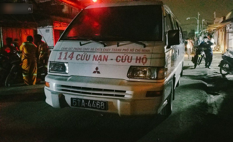 Chùm ảnh: Trắng đêm khắc phục sự cố sập cầu Long Kiển, nhiều phương tiện rơi xuống sông ở Sài Gòn