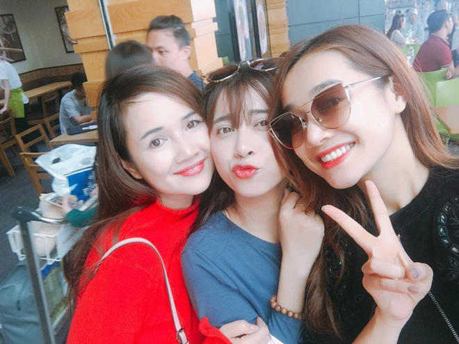 Nhan sắc gia đình toàn mỹ nhân của Nhã Phương: Chị đằm thắm dịu dàng, em ngọt ngào trong trẻo Nhan sắc gia đình toàn mỹ nhân của Nhã Phương: Chị đằm thắm dịu dàng, em ngọt ngào trong trẻo