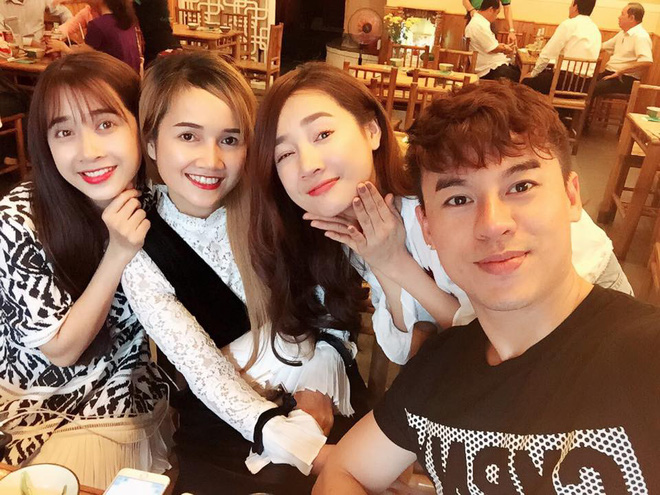 Nhan sắc gia đình toàn mỹ nhân của Nhã Phương: Chị đằm thắm dịu dàng, em ngọt ngào trong trẻo Nhan sắc gia đình toàn mỹ nhân của Nhã Phương: Chị đằm thắm dịu dàng, em ngọt ngào trong trẻo