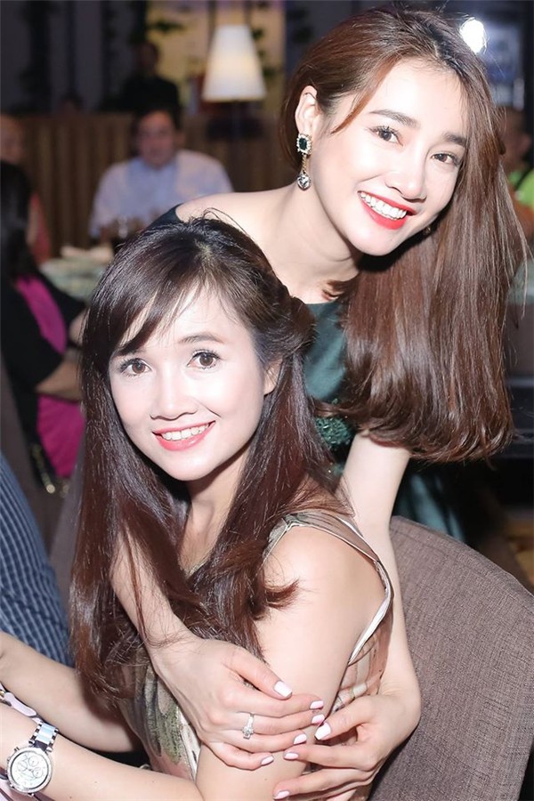 Nhan sắc gia đình toàn mỹ nhân của Nhã Phương: Chị đằm thắm dịu dàng, em ngọt ngào trong trẻo