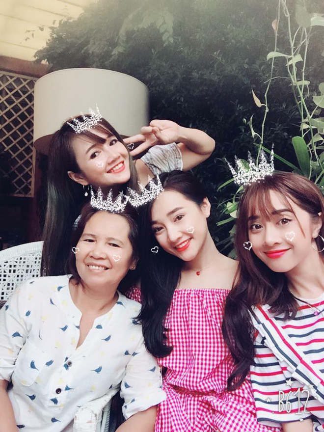 Nhan sắc gia đình toàn mỹ nhân của Nhã Phương: Chị đằm thắm dịu dàng, em ngọt ngào trong trẻo