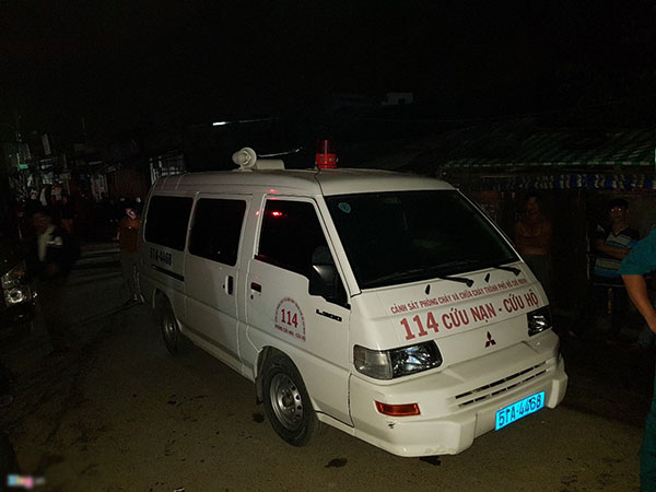 Hiện trường vụ sập cầu khiến ôtô, xe máy rơi xuống sông tại Sài Gòn