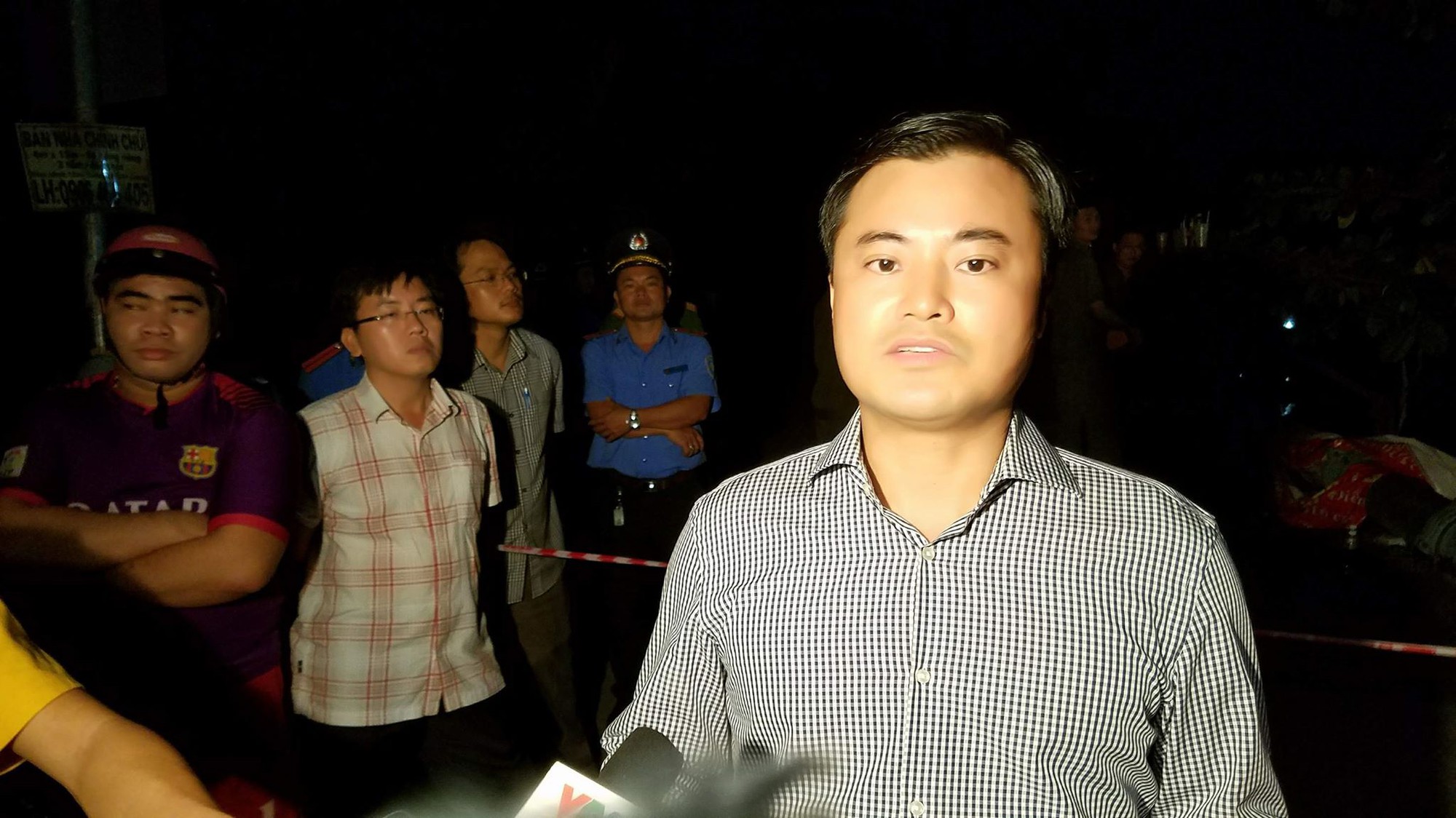 Nhân chứng vụ sập cầu ở Sài Gòn: Tài xế chỉ kịp kêu lên Cứu, cứu rồi chiếc xe tải chìm dần