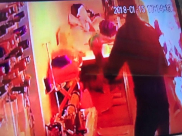 Vụ cô gái bị người đàn ông ngoại quốc tẩm xăng đốt: ‘Con chưa bao giờ kể tôi nghe về người này’