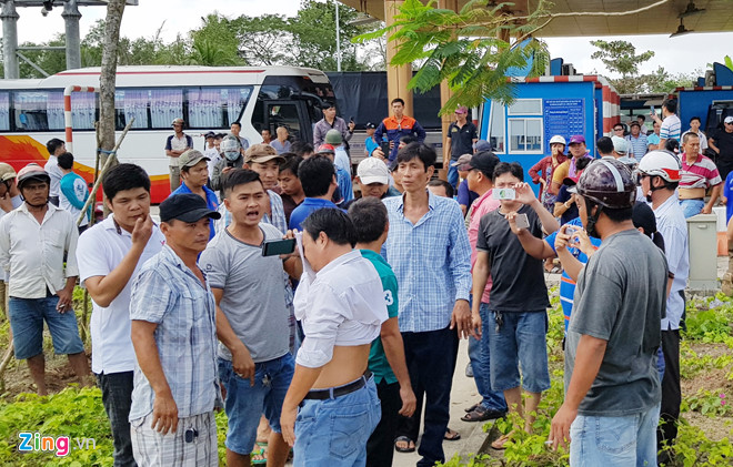 Ôtô quay đầu 17 lần, BOT Sóc Trăng xả trạm