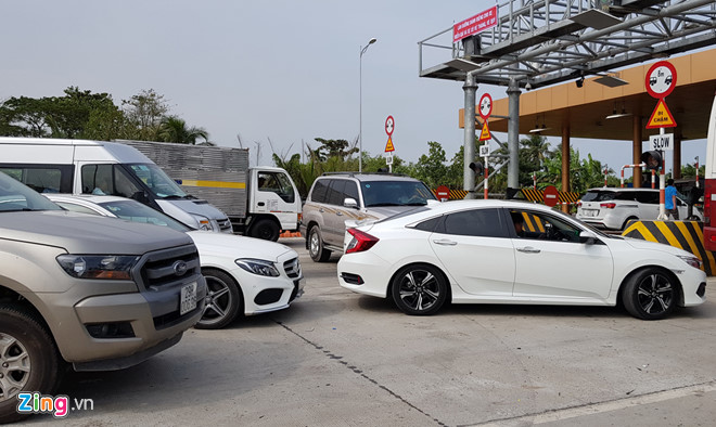 Ôtô quay đầu 17 lần, BOT Sóc Trăng xả trạm