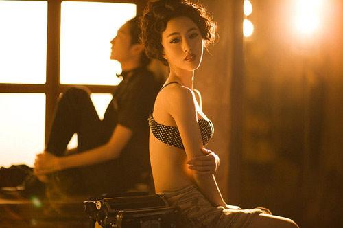 Ngày nào cũng bưng nước rửa chân cho vợ, vậy mà vẫn bị… ‘cắm sừng’