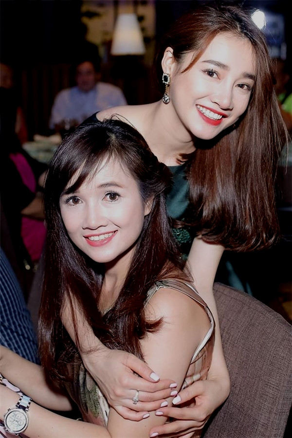 Chị gái Nhã Phương: Tôi ủng hộ Trường Giang cầu hôn trên sân khấu