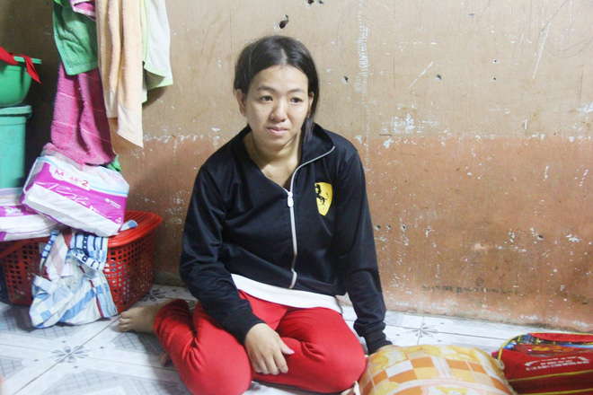 Chồng bỏ đi, người mẹ trẻ nuốt nước mắt nuôi hai con nhỏ dại, bệnh tật