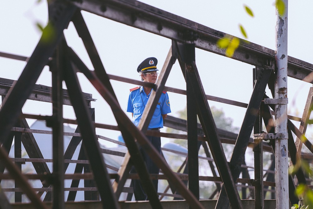 Cận cảnh hiện trường kinh hoàng sập cầu Long Kiển ở Sài Gòn, chưa thể vớt ô tô tải rơi xuống sông