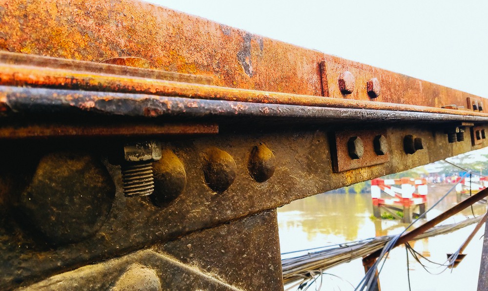 Cận cảnh hiện trường kinh hoàng sập cầu Long Kiển ở Sài Gòn, chưa thể vớt ô tô tải rơi xuống sông