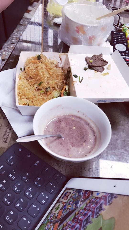 Làm dâu Việt Nam 2 năm không đụng vào mắm tôm, chỉ một lần ăn nhầm cô gái ngoại quốc thích đến mức ngày chấm đủ 3 bữa