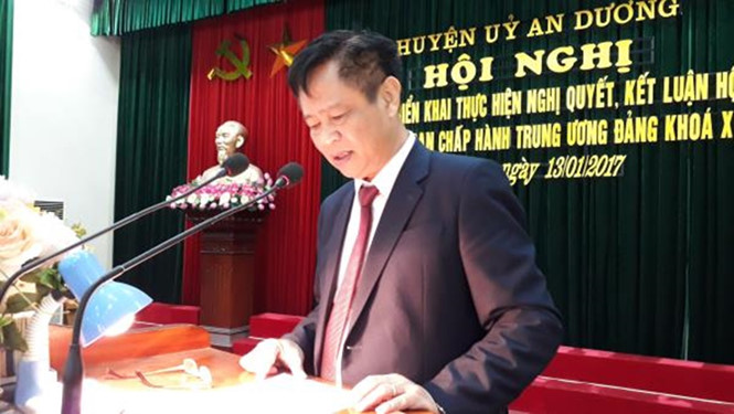Khiển trách Bí thư Huyện ủy An Dương vì việc cả nhà làm quan