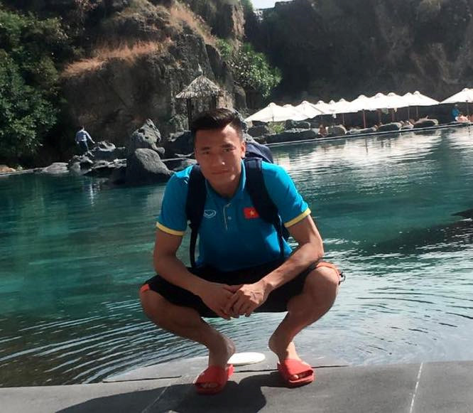 Dân mạng tìm kiếm thủ môn Bùi Tiến Dũng sau trận thắng lịch sử