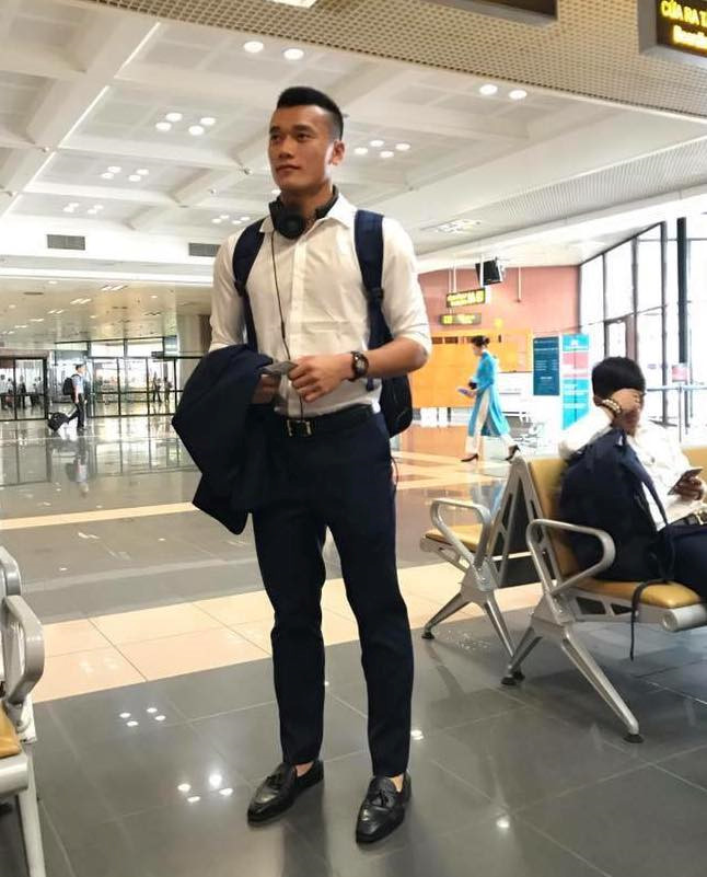 Dân mạng tìm kiếm thủ môn Bùi Tiến Dũng sau trận thắng lịch sử