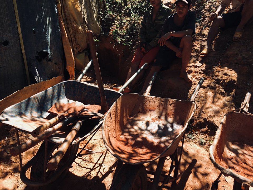 Kon Tum: Dựng lán trại để khai thác vàng trái phép