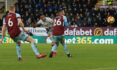 Man Utd giành chiến thắng tối thiểu trước Burnley