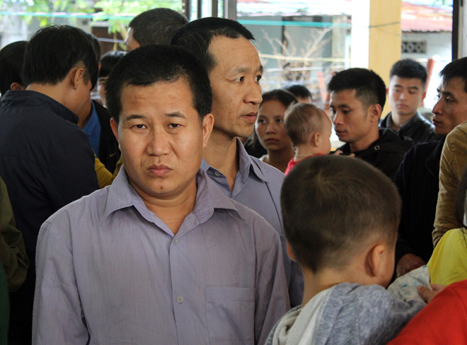 Trả hồ sơ, điều tra lại vụ phó đồn biên phòng phá rừng pơ mu