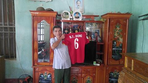 Cha thủ môn Bùi Tiến Dũng: Tự hào, nhưng thương con quặn lòng