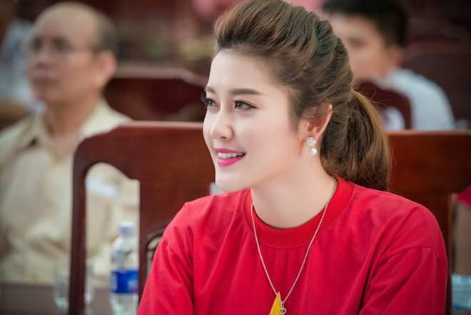 Việt Anh, Ngọc Trinh mừng U23 Việt Nam chiến thắng