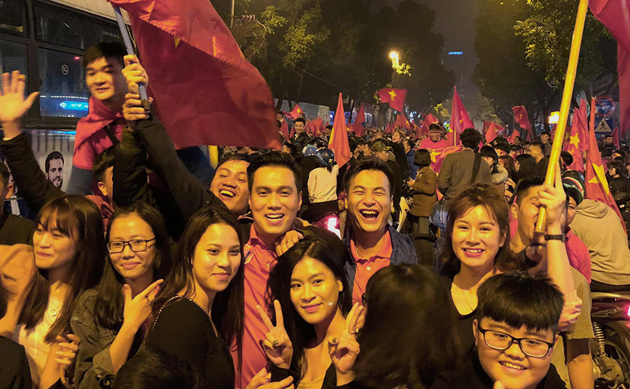 Việt Anh, Ngọc Trinh mừng U23 Việt Nam chiến thắng