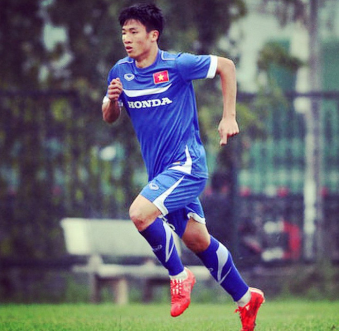 Không cần dậy thì thành công, từ bé hậu vệ 8 múi Bùi Tiến Dũng đã dễ thương lắm rồi!