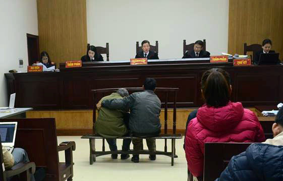 10 năm tù cho cụ ông 80 tuổi hiếp dâm bé gái