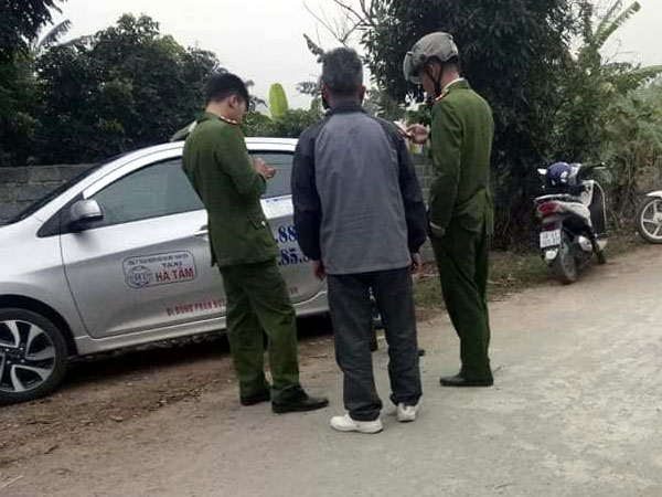 Truy bắt hai đối tượng cướp tài sản trên xe taxi Truy bắt hai đối tượng cướp tài sản trên xe taxi