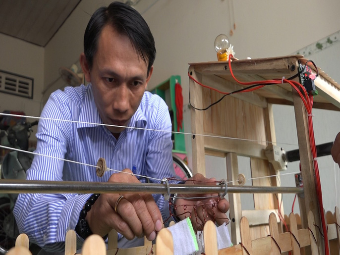 Học sinh vùng sâu sáng chế ra giàn phơi quần áo, nông sản tự động