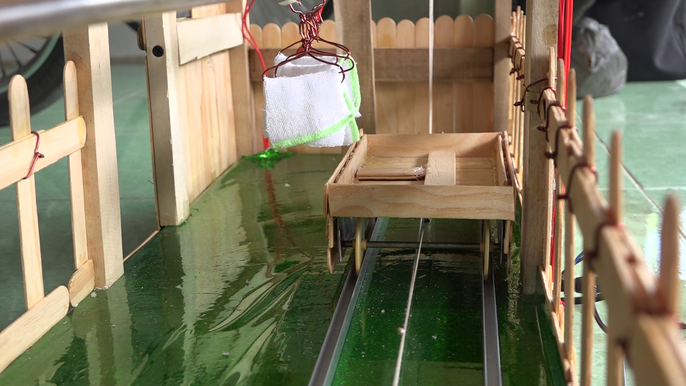 Học sinh vùng sâu sáng chế ra giàn phơi quần áo, nông sản tự động Học sinh vùng sâu sáng chế ra giàn phơi quần áo, nông sản tự động
