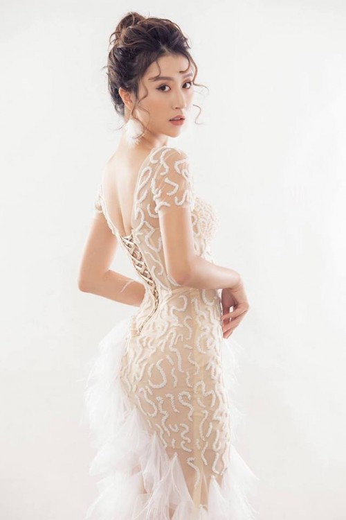 Xuất hiện với phong cách sexy, Quỳnh Anh Shyn làm dấy lên nghi vấn ‘trùng tu’ vòng 1 Xuất hiện với phong cách sexy, Quỳnh Anh Shyn làm dấy lên nghi vấn ‘trùng tu’ vòng 1