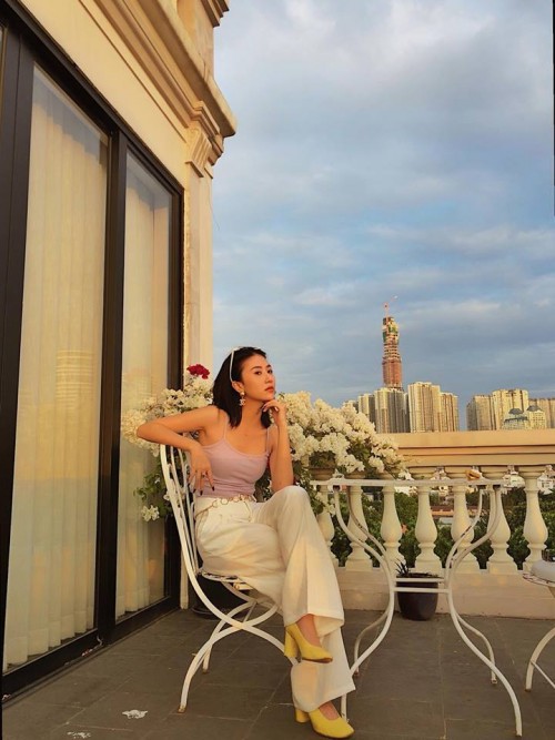 Xuất hiện với phong cách sexy, Quỳnh Anh Shyn làm dấy lên nghi vấn ‘trùng tu’ vòng 1 Xuất hiện với phong cách sexy, Quỳnh Anh Shyn làm dấy lên nghi vấn ‘trùng tu’ vòng 1