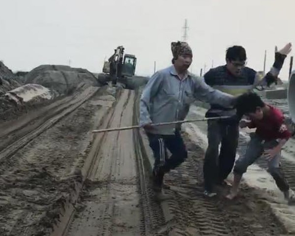 Vụ bé trai 10 tuổi bị đánh vì ăn trộm ngô: Xác minh danh tính mẹ con chủ ruộng và sẽ tiến hành xử lý